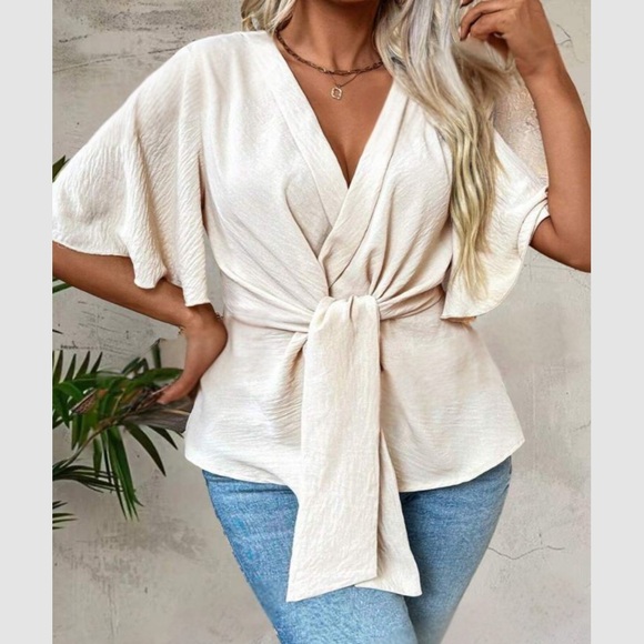 Luxe twist front blouse - Picture 6 of 16